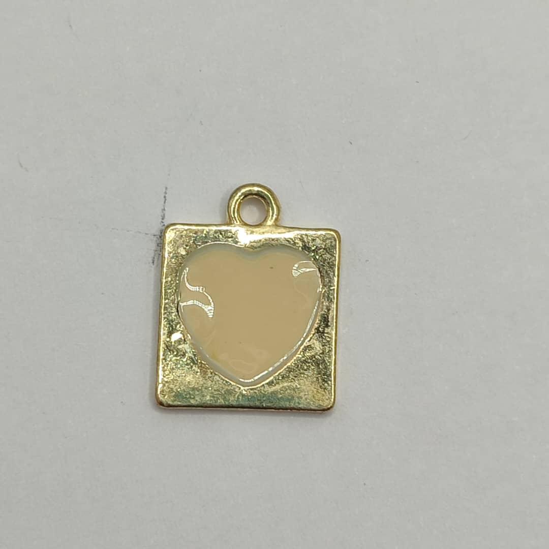 DIJE ESMALTADO CUADRADO CORAZON BLANCO