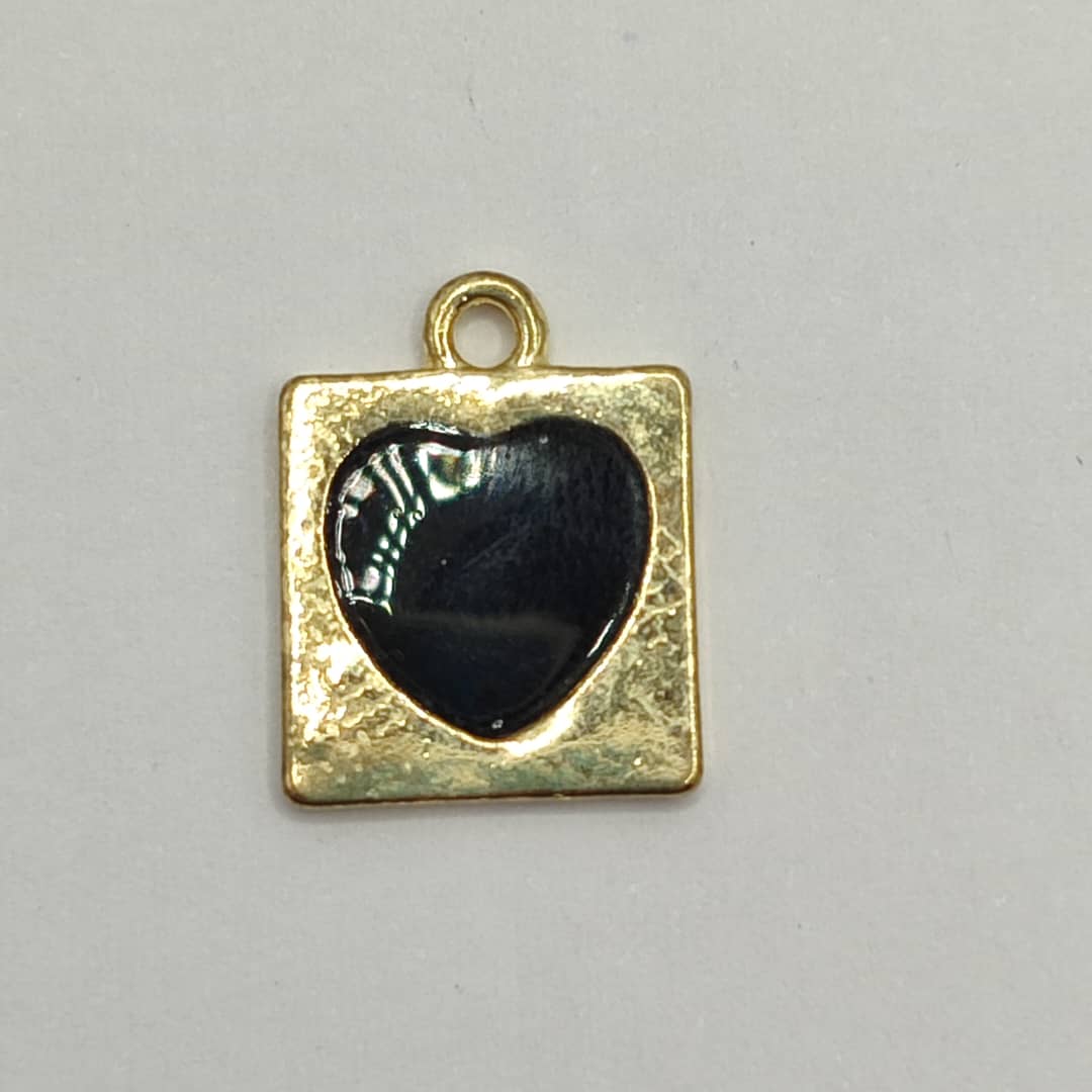 DIJE ESMALTADO CUADRADO CORAZON NEGRO