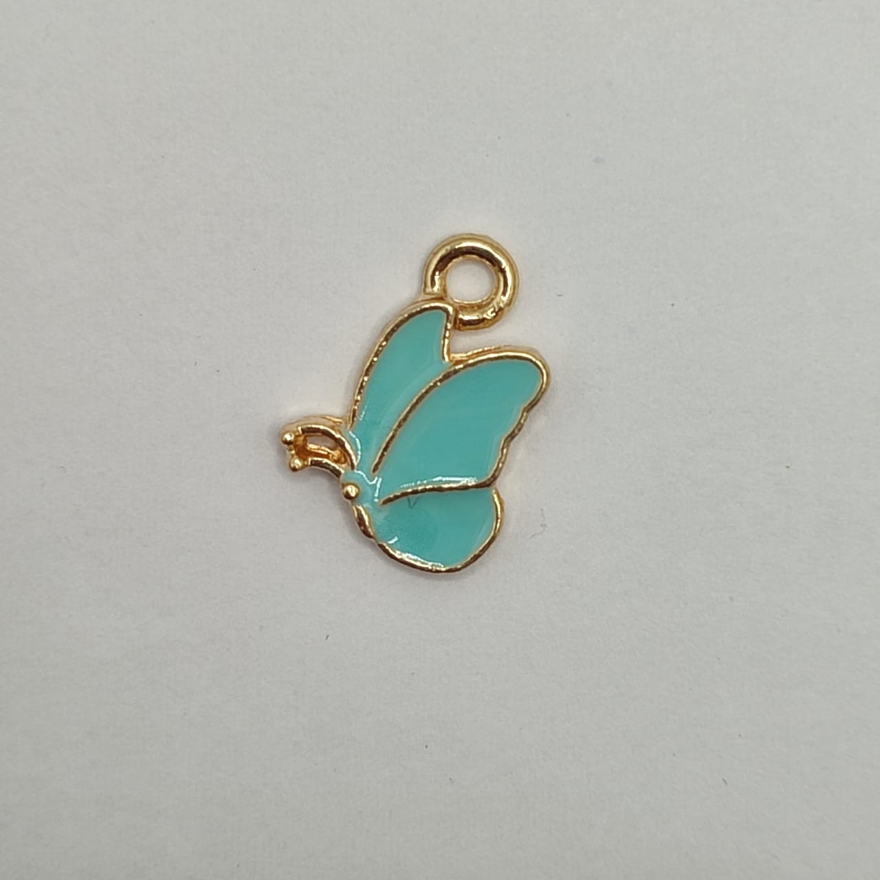 DIJE ESMALTADO MARIPOSA DE LADO  AZUL CLA