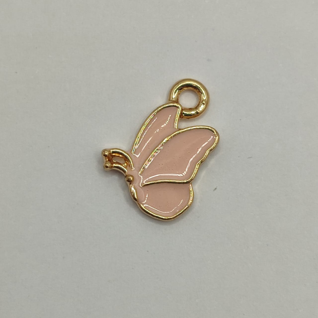 DIJE ESMALTADO MARIPOSA DE LADO ROSADO