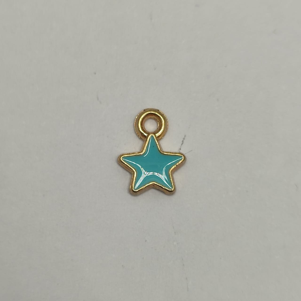 DIJE ESMALTADO ESTRELLITA AZUL CLARO