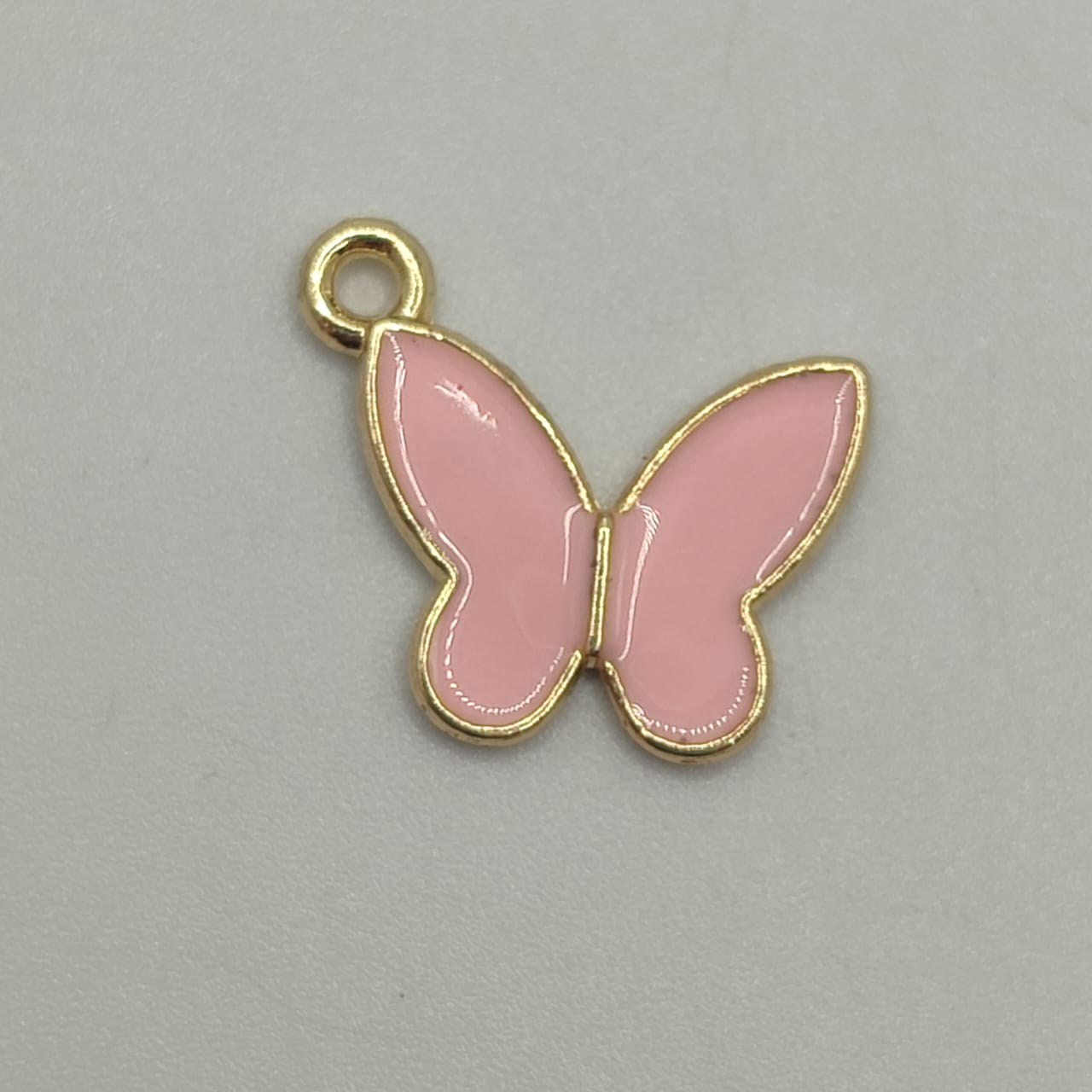 DIJE ESMALTADO MARIPOSA ROSADO CLARO