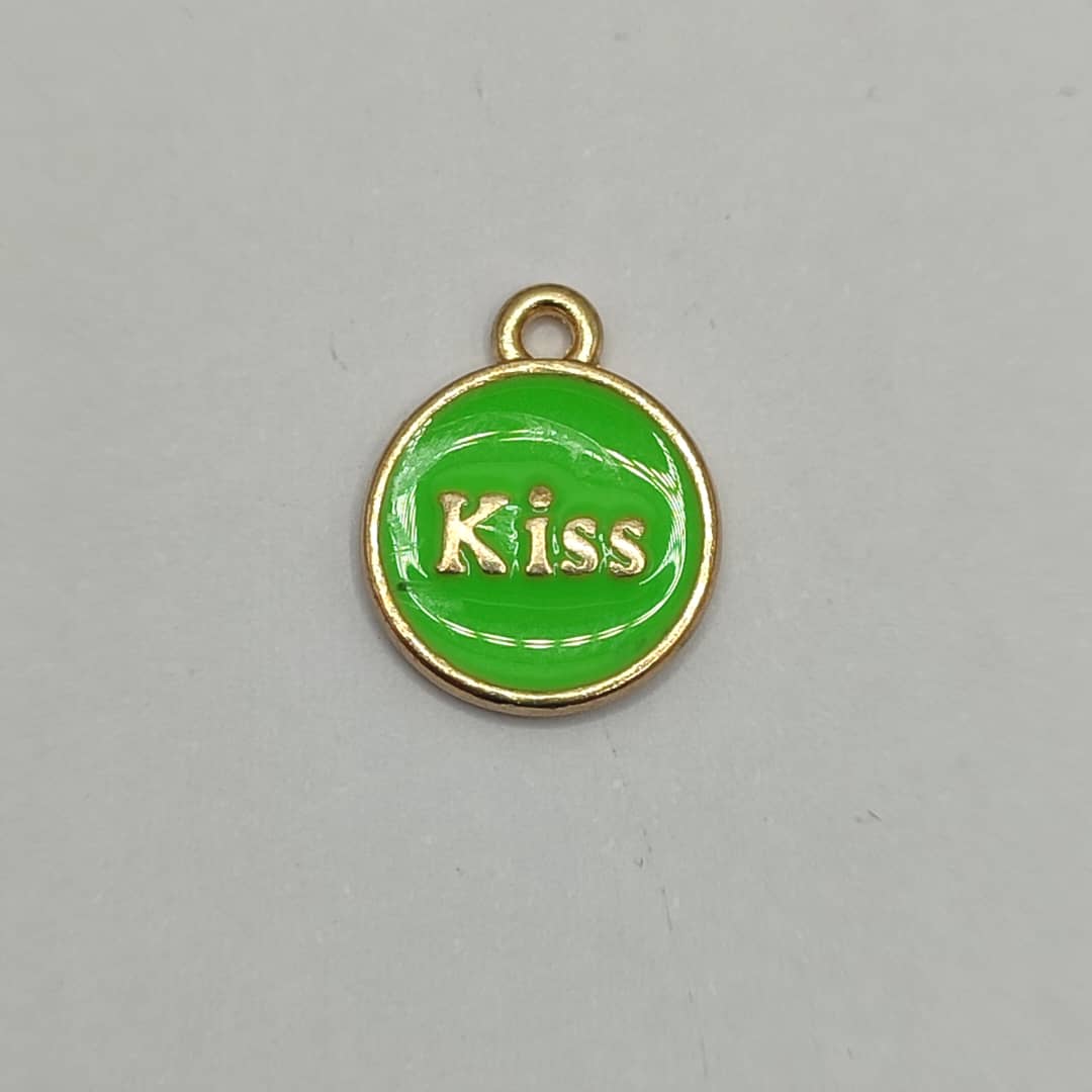 DIJE ESMALTADO REDONDO KISS VERDE