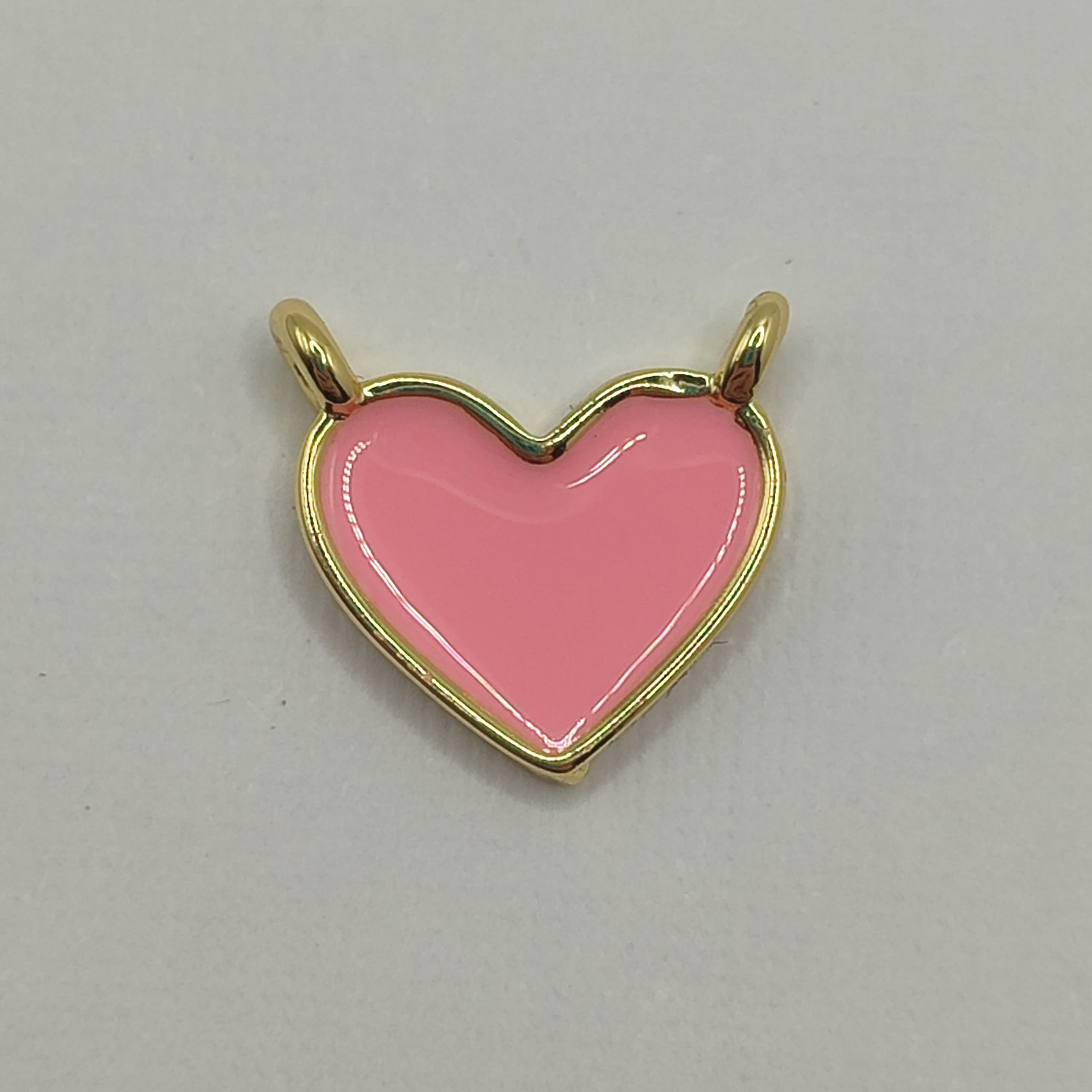 ESMALTADO CONECTOR CORAZON ROSADO