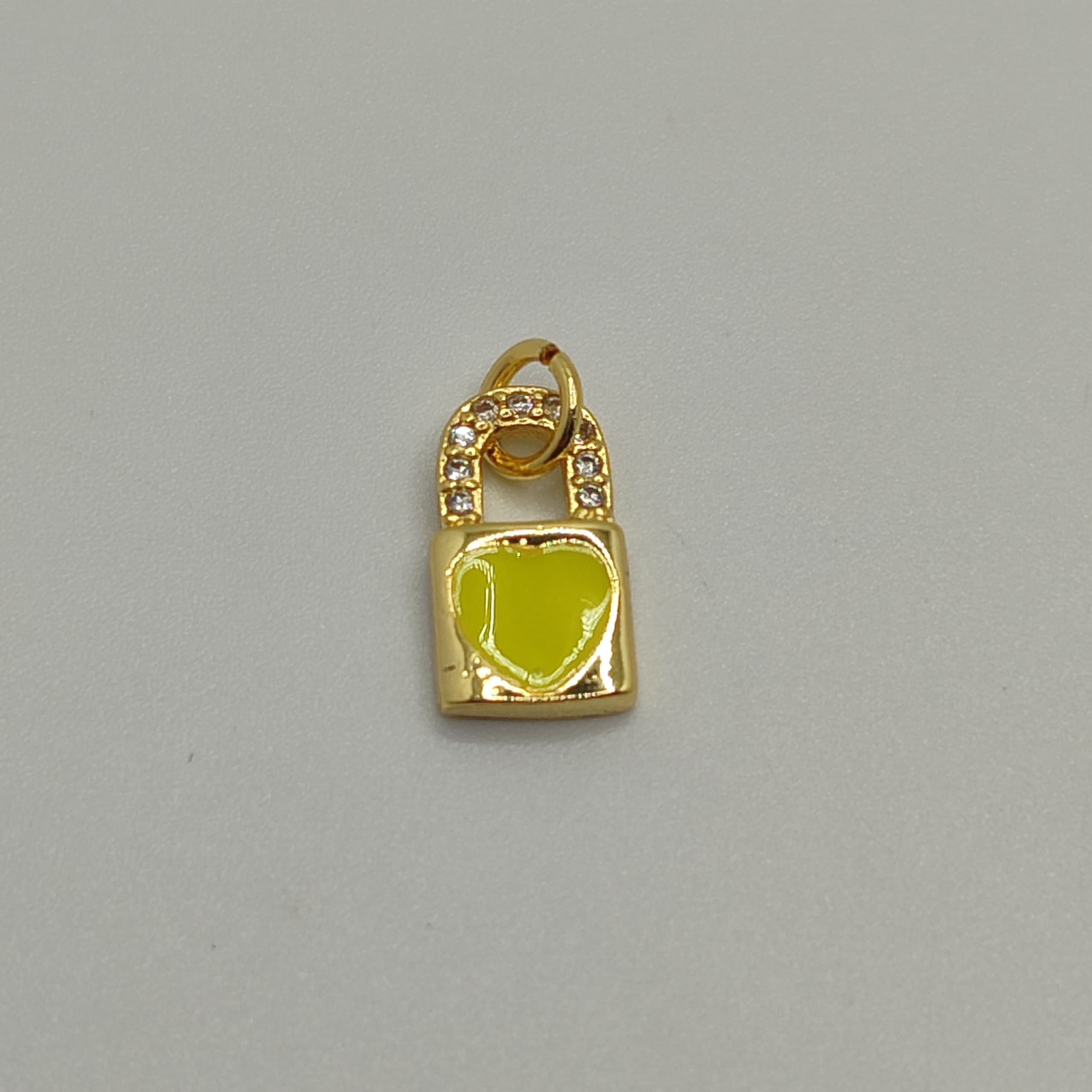DIJE ESMALTADO CANDADO AMARILLO CON CIR