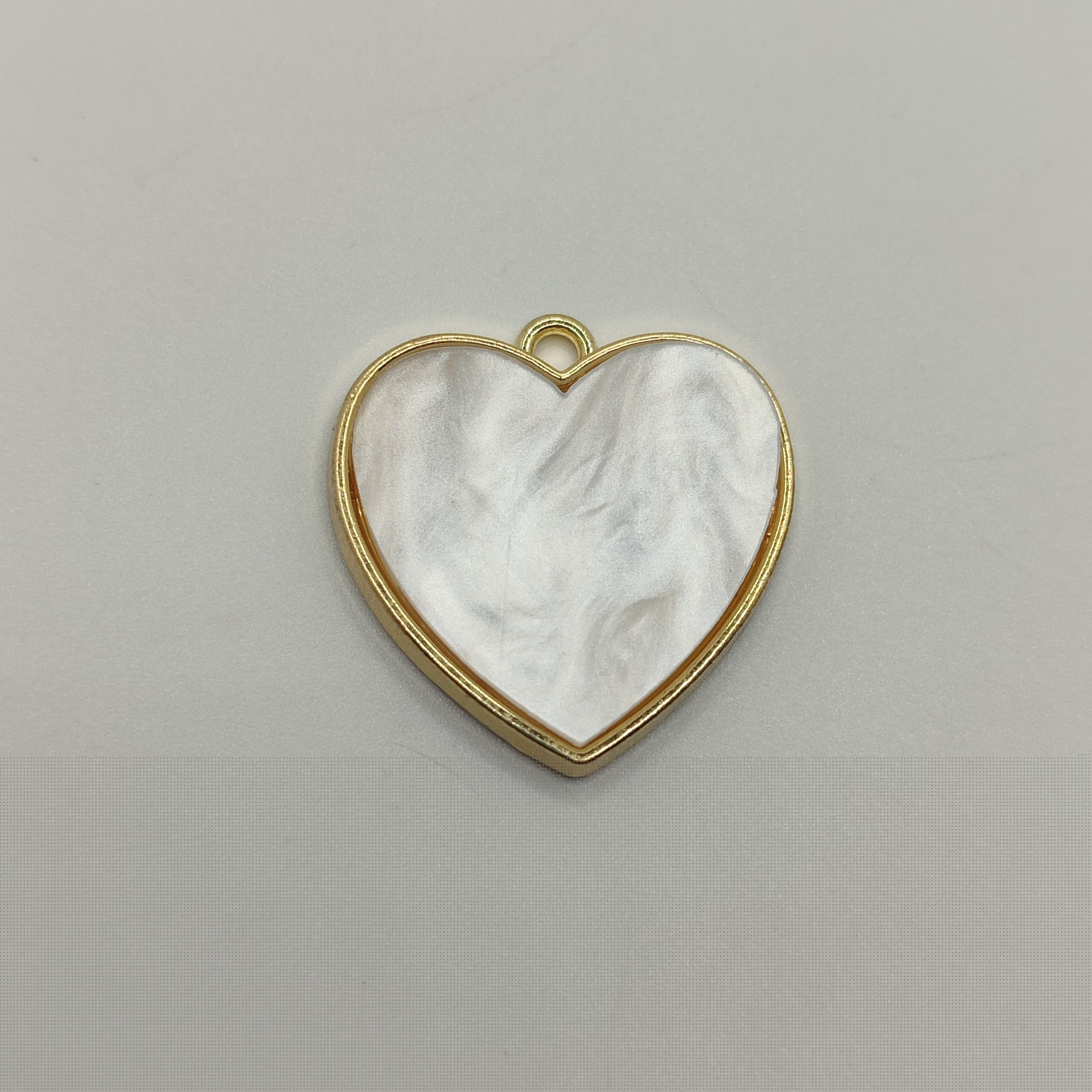 DIJE DE NACAR CORAZON BLANCO