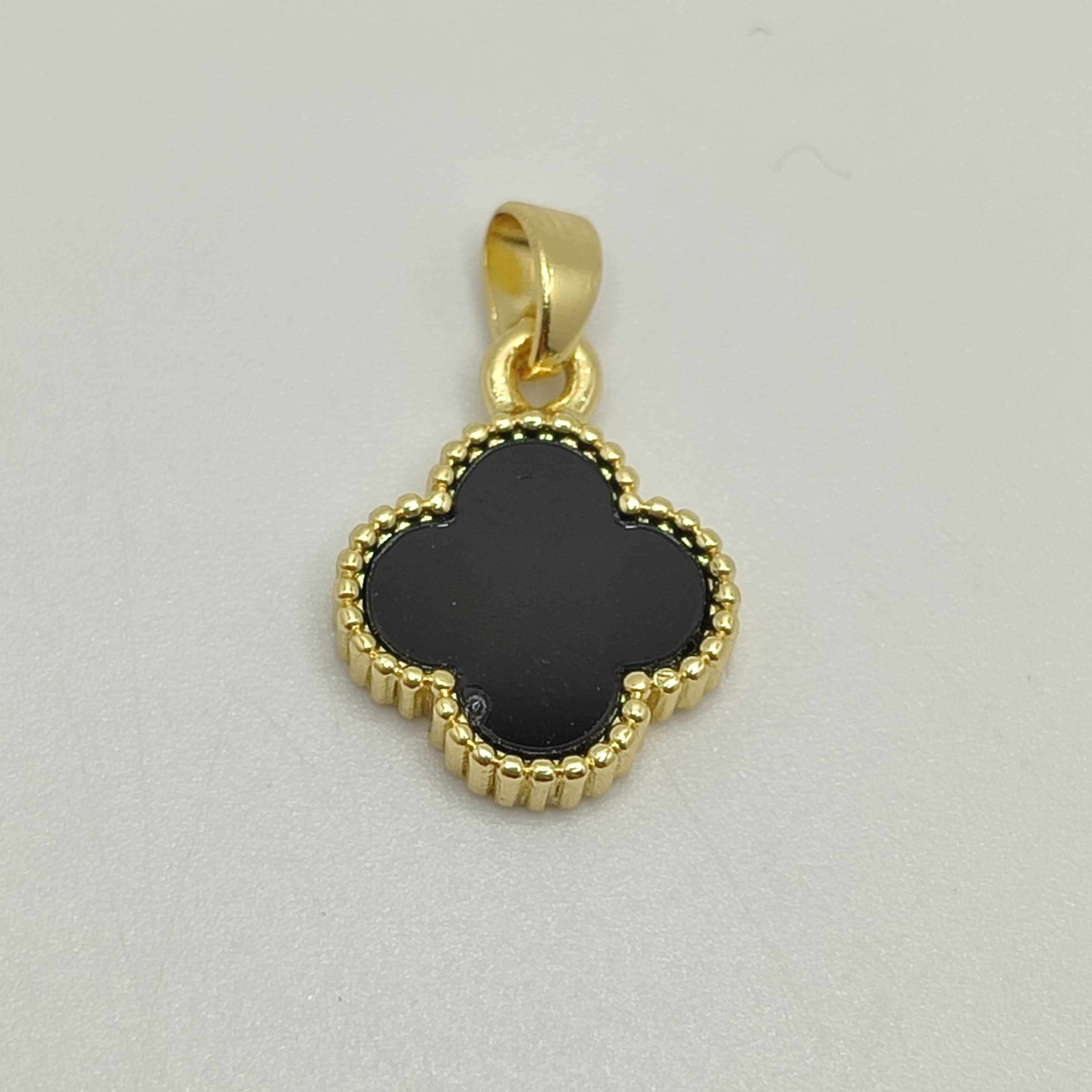 NACAR DIJE TREBOL NEGRO