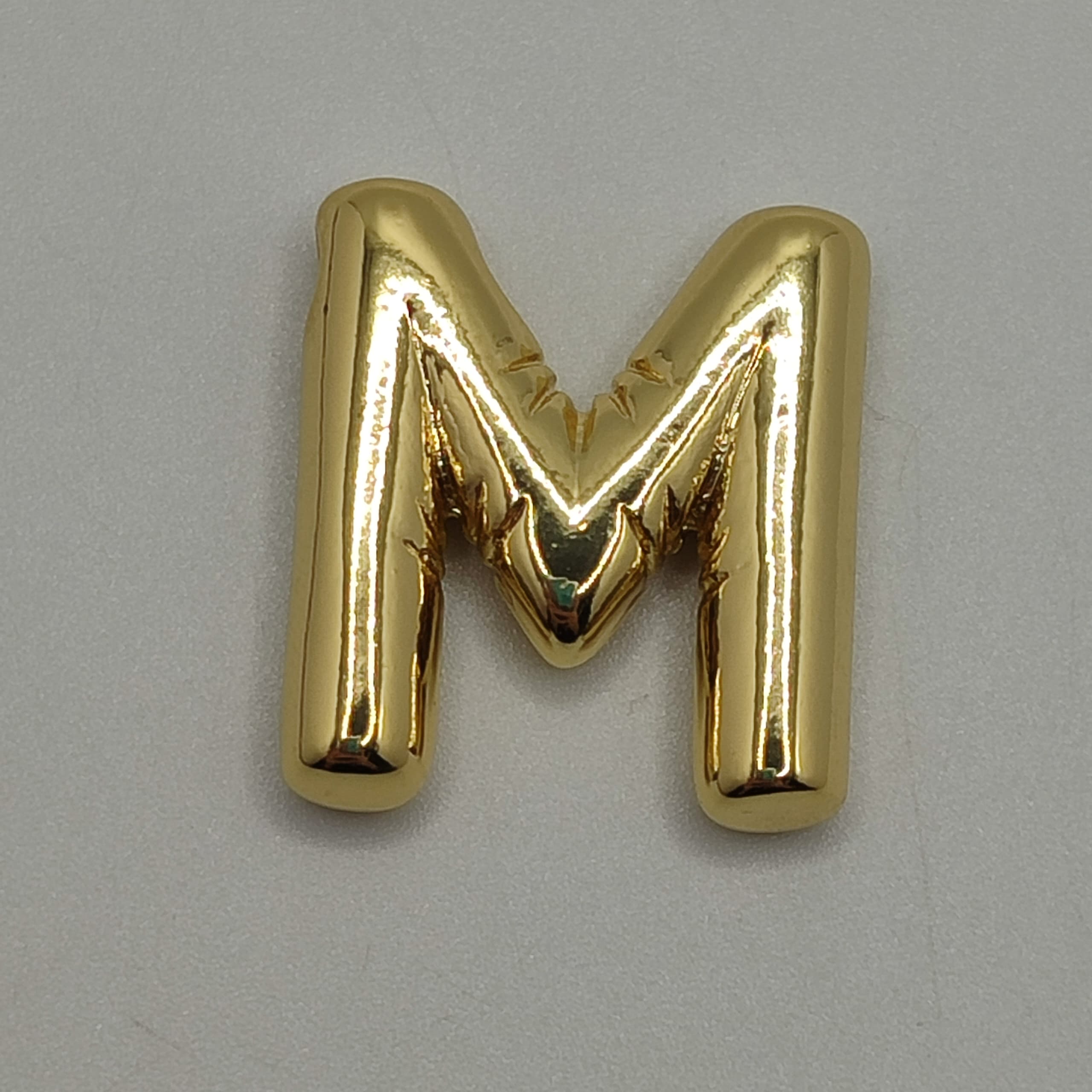 ORO CHINO LETRA M