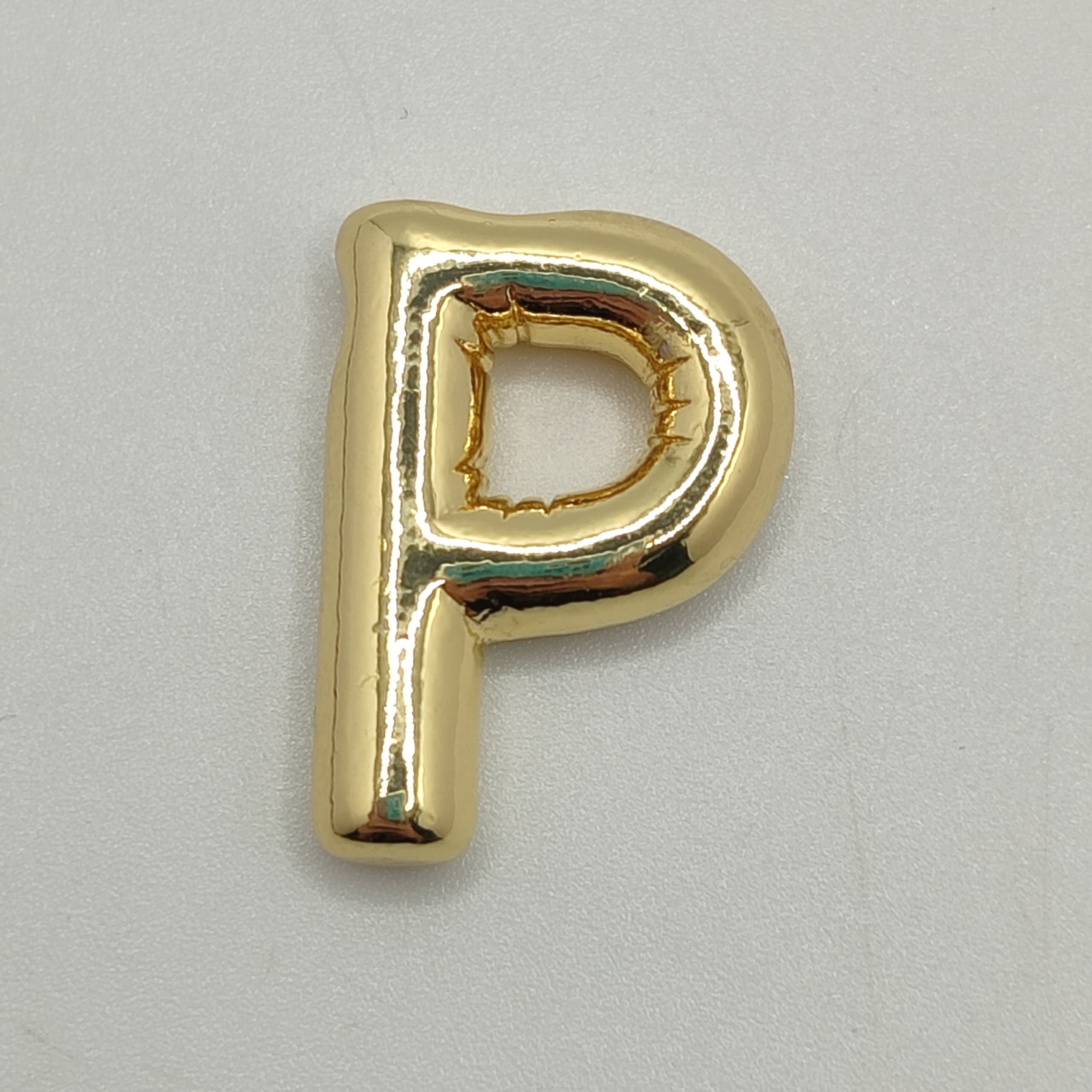 ORO CHINO LETRA P