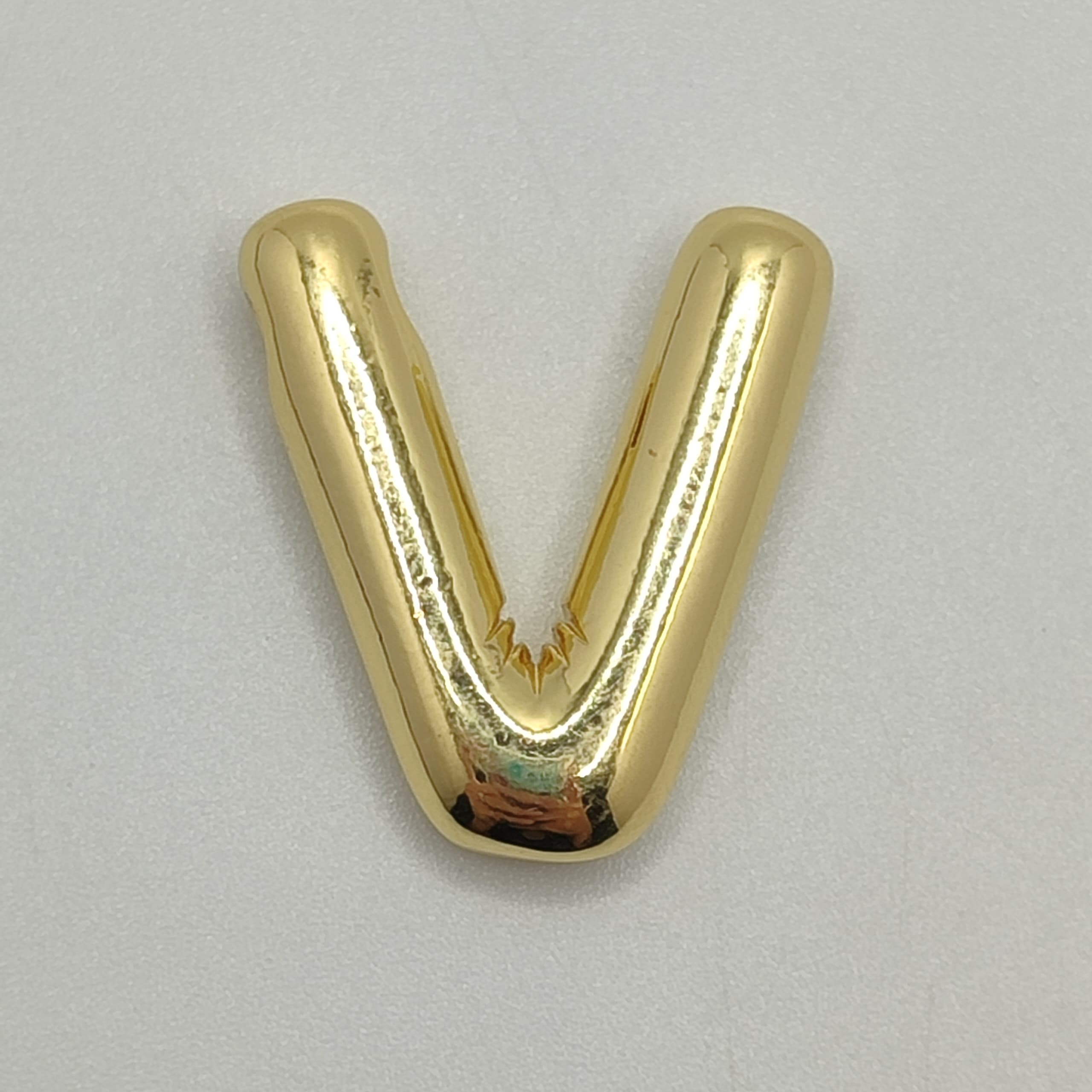 ORO CHINO LETRA V