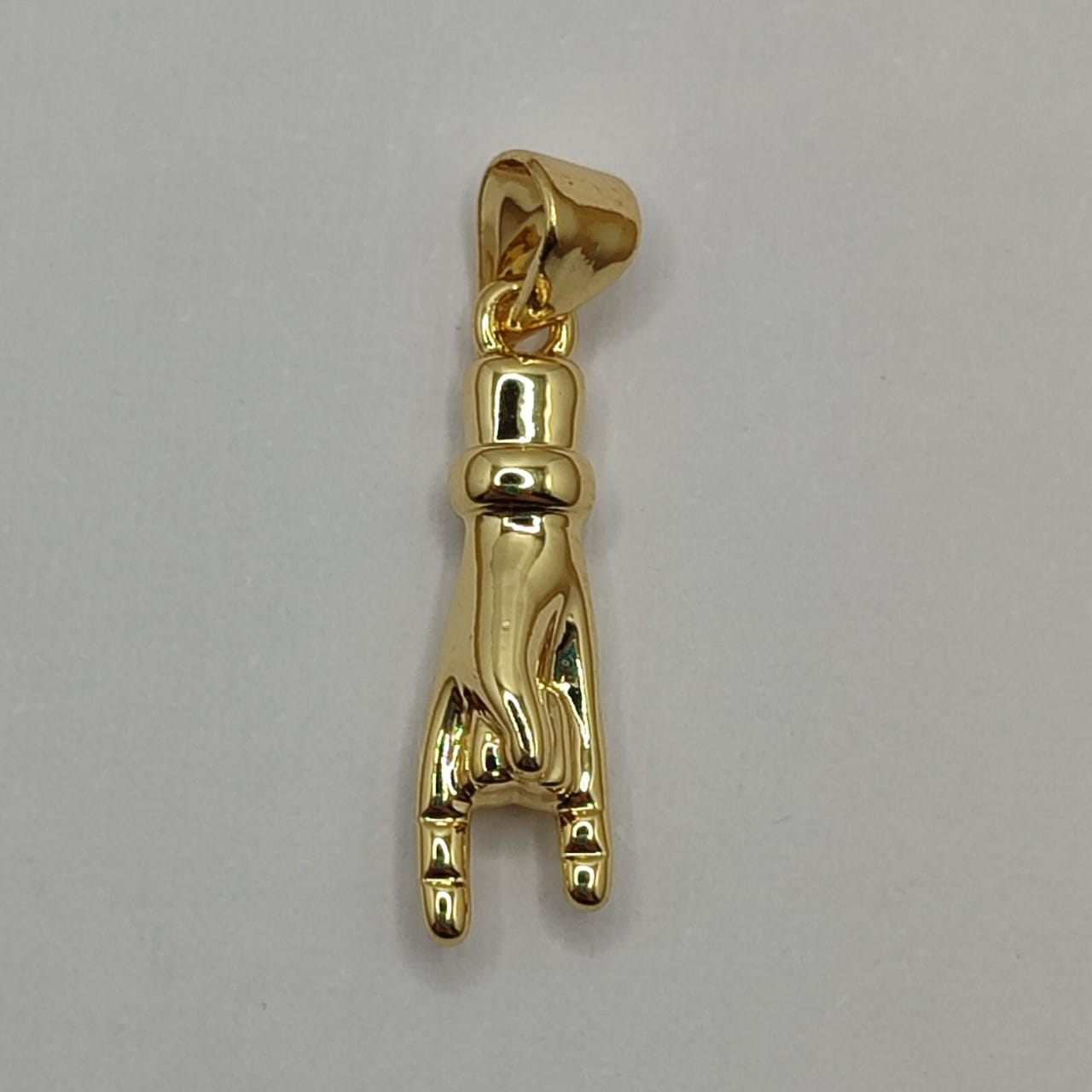 ORO CHINO DIJE MANO DE LA SUERTE