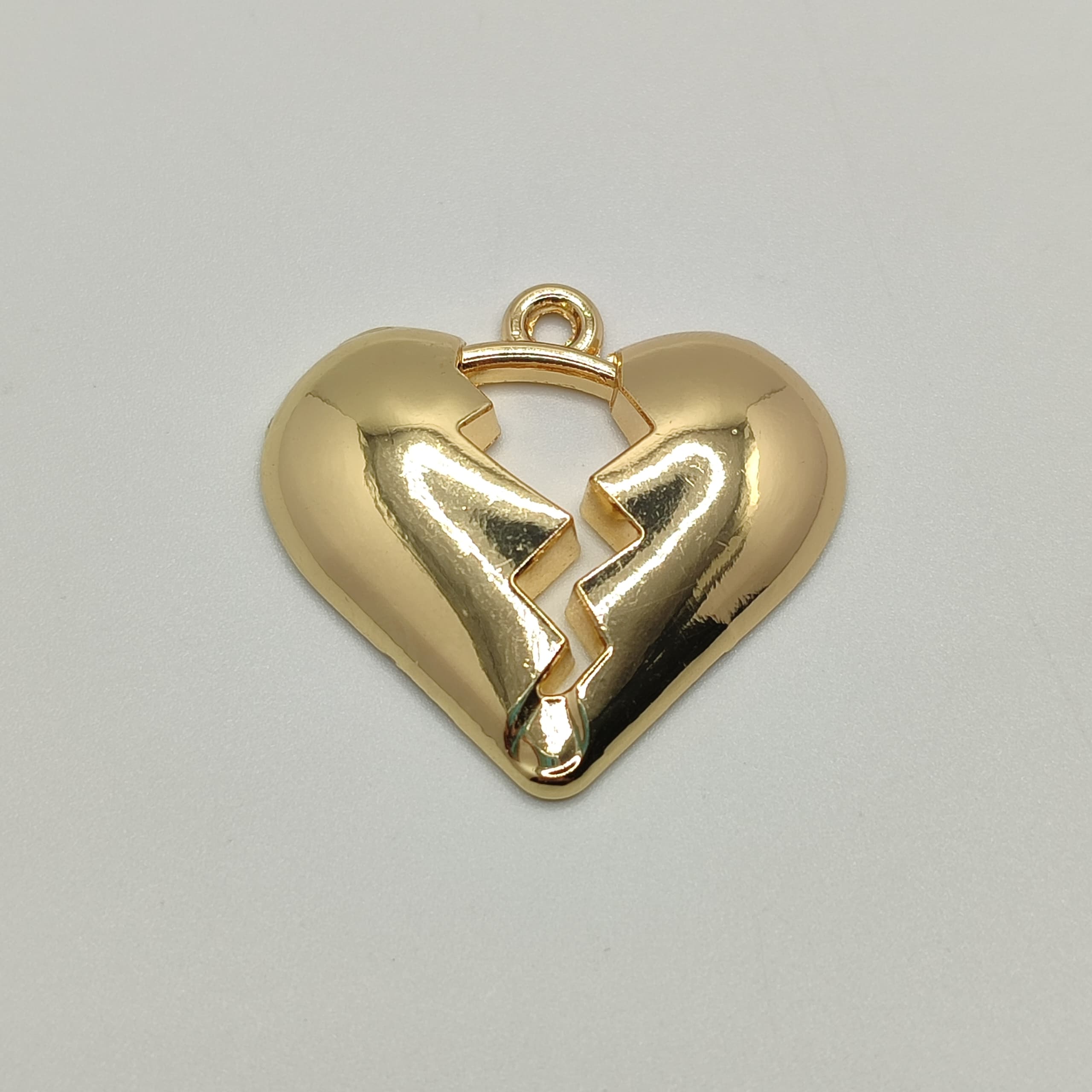 ORO CHINO DIJE CORAZON ROTO GRANDE