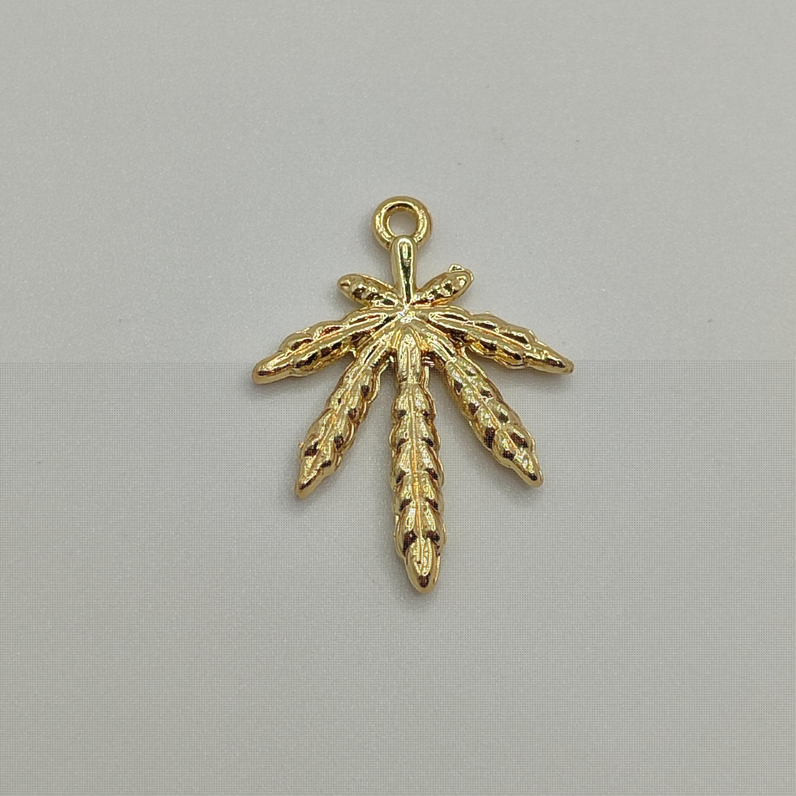 ORO CHINO DIJE HOJA DE CANABYS