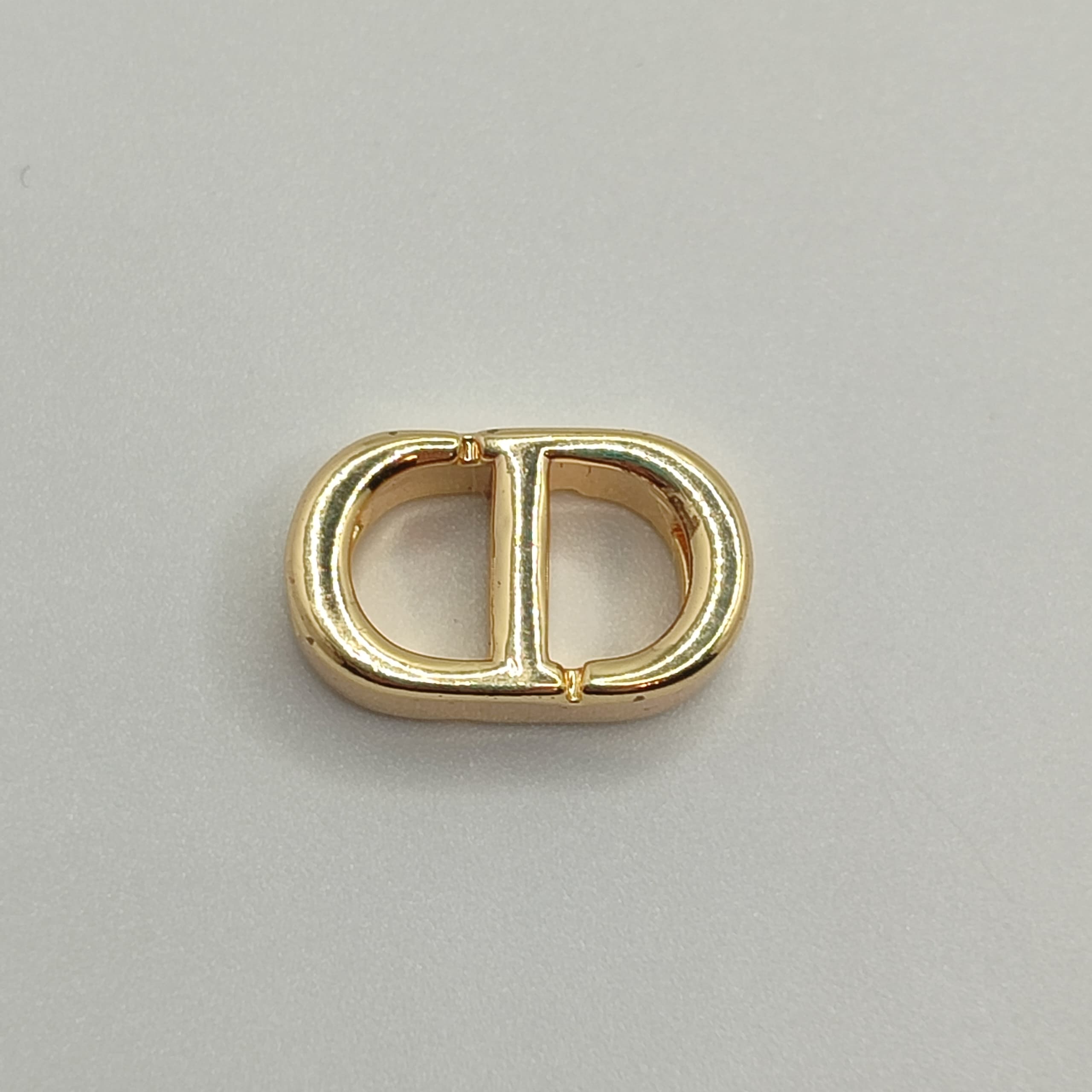 ORO CHINO DIJE CRISTIAN DIOR