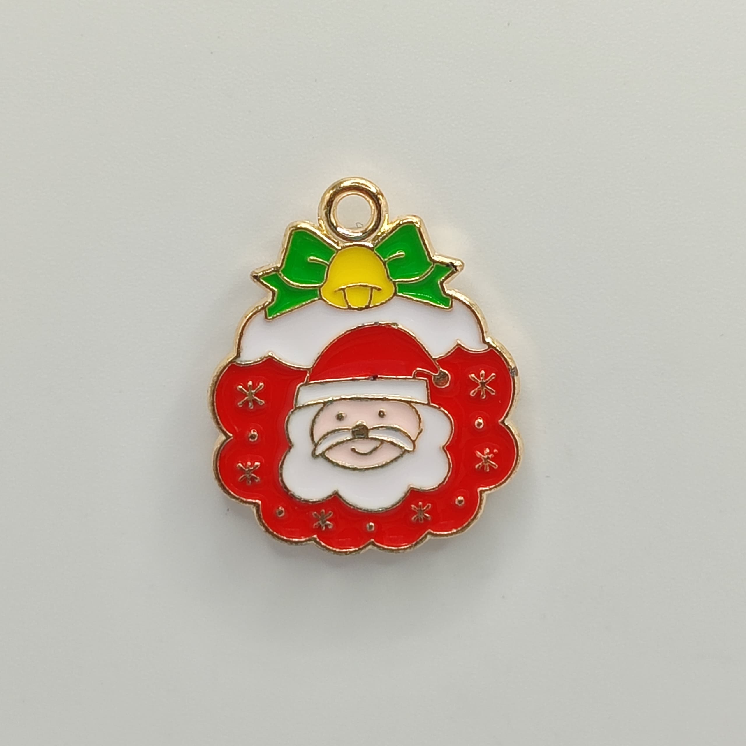 ESMALTADO DIJE NAVIDAD CORONA CON SANT