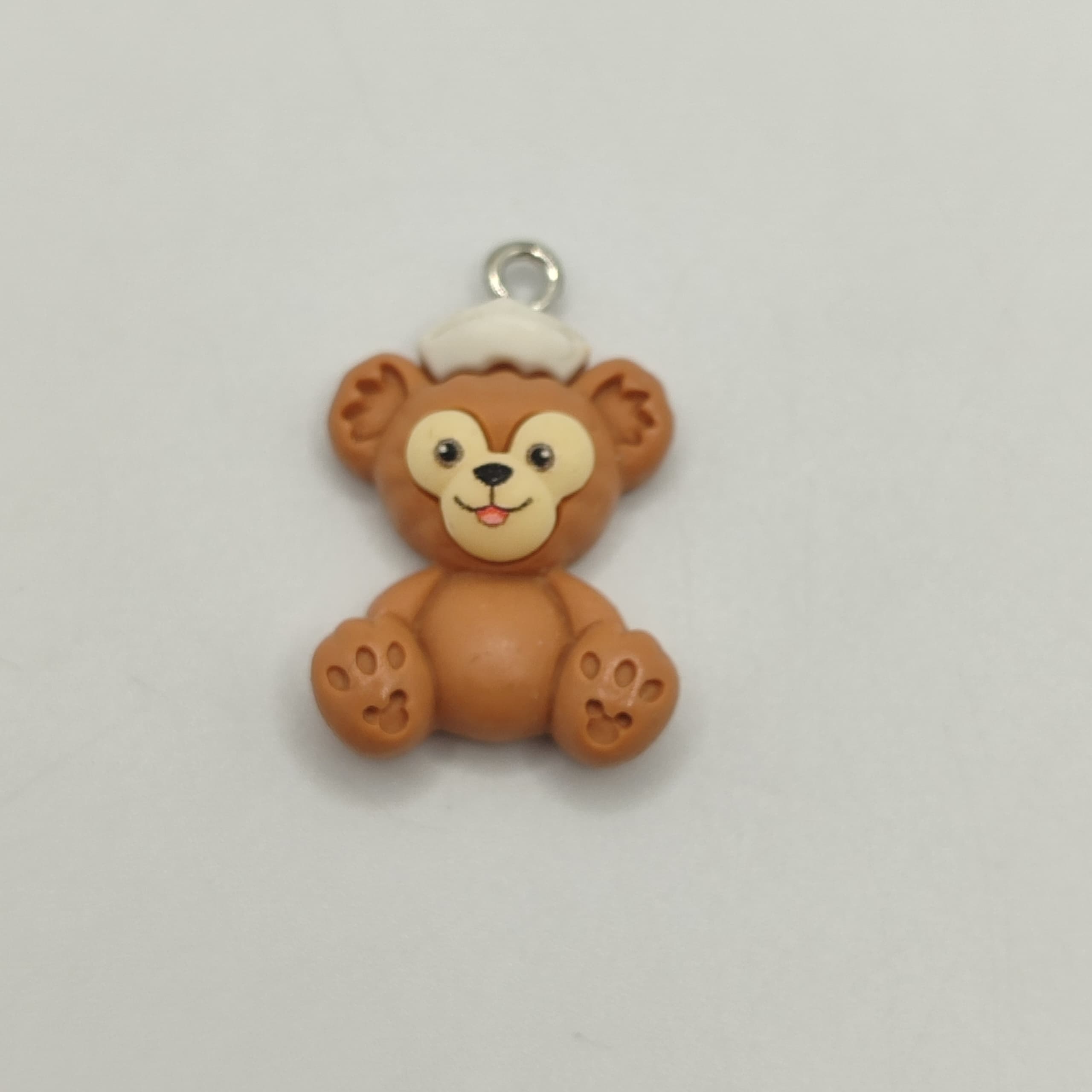 RESINA DE OSO  MARRON CON  SOMBRERO BLAN
