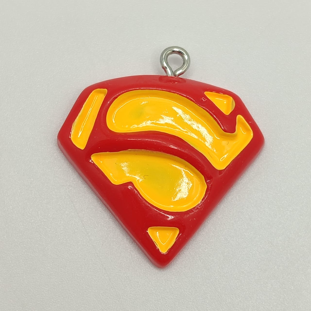 RESINA DIJE ESCUDO  SUPER M AN